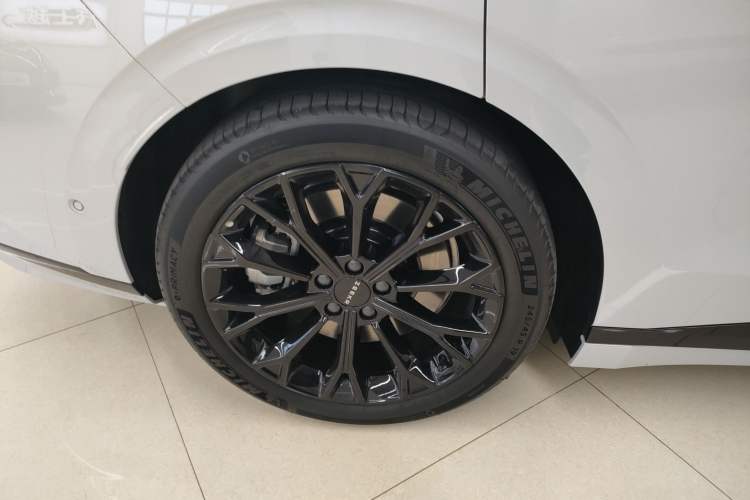 Used Zeekr 007GT 2025 Rear-Drive Intelligent Driving Version 75 kWh Right Rear Wheel Hub