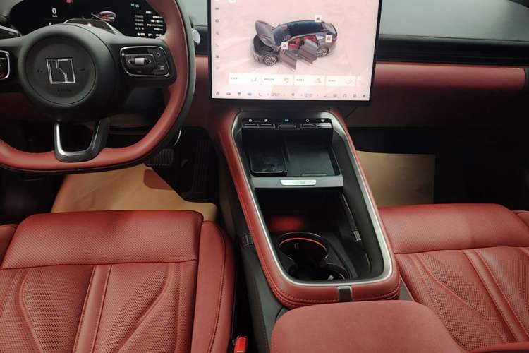 Used Zeekr 007GT 2025 Long-Range Rear-Wheel Drive Intelligent Driving Version 100 kWh Audio And AC Panel