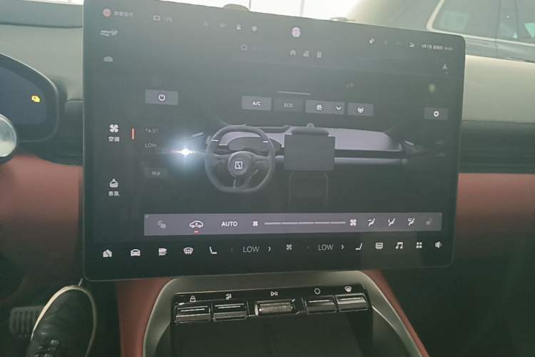 Used Zeekr 007GT 2025 Rear-Drive Intelligent Driving Version 75 kWh Audio And AC Panel