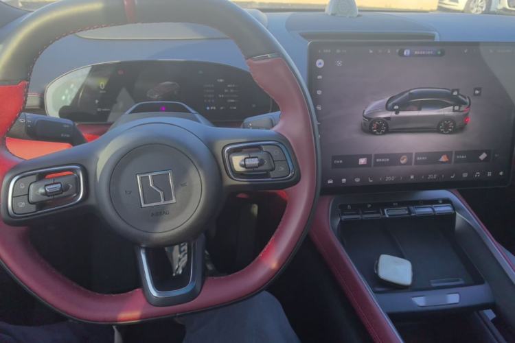 Used Zeekr 007GT 2025 Long-Range Rear-Wheel Drive Intelligent Driving Version 100 kWh Center Console