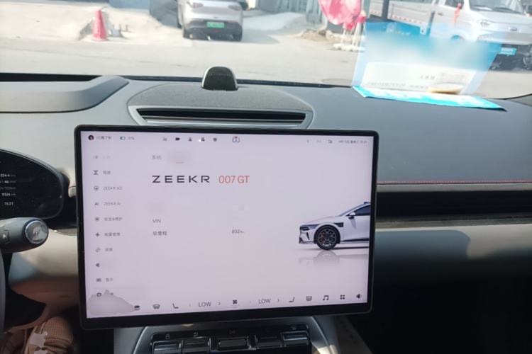 Used Zeekr 007GT 2025 Rear-Drive Intelligent Driving Version 75 kWh Center Console