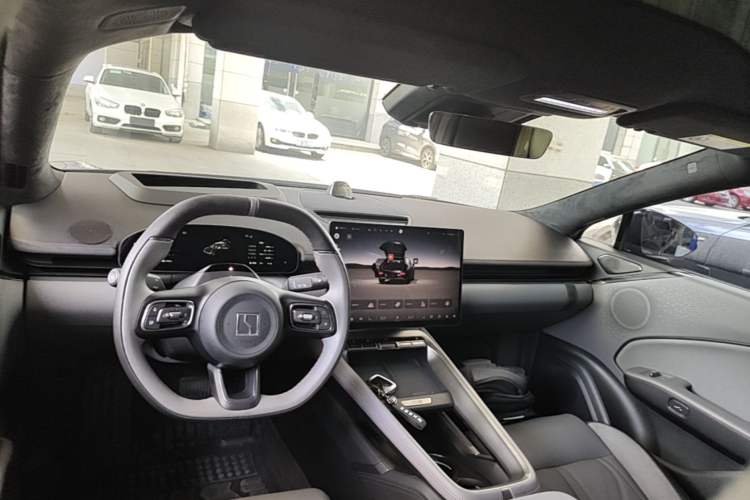 Used Zeekr 007GT 2025 Long-Range Rear-Wheel Drive Intelligent Driving Version 100 kWh Center Console