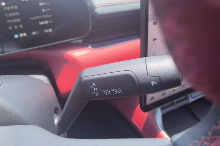 Used Zeekr 007GT 2025 Long-Range Rear-Wheel Drive Intelligent Driving Version 100 kWh Gear Lever