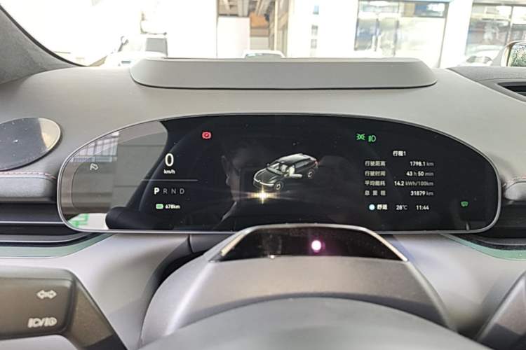 Used Zeekr 007GT 2025 Long-Range Rear-Wheel Drive Intelligent Driving Version 100 kWh Instrument Cluster