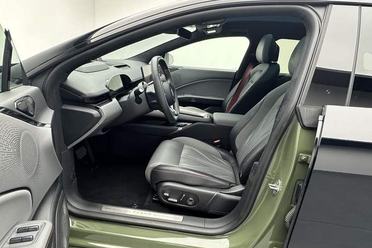 Used Zeekr 007GT 2025 Long-Range Rear-Wheel Drive Intelligent Driving Version 100 kWh Interior 1
