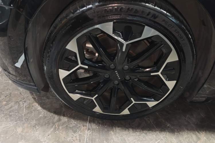 Used Zeekr 007GT 2025 Rear-Drive Intelligent Driving Version 75 kWh Left Front Wheel Hub