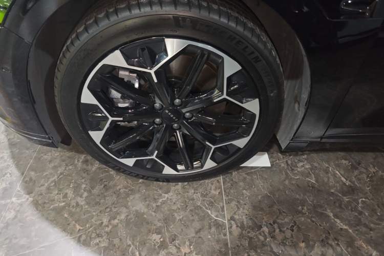 Used Zeekr 007GT 2025 Rear-Drive Intelligent Driving Version 75 kWh Left Front Wheel Hub