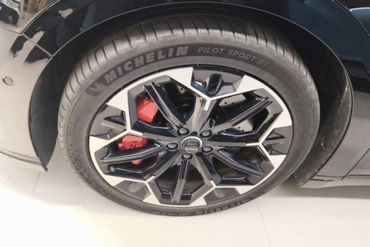 Used Zeekr 007GT 2025 Long-Range All-Wheel-Drive Intelligent Driving Version 100 kWh Left Front Wheel Hub