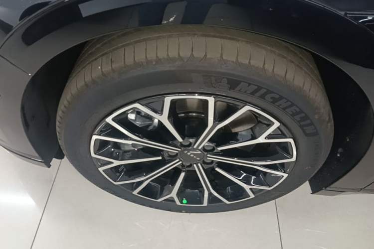Used Zeekr 007GT 2025 Long-Range Rear-Wheel Drive Intelligent Driving Version 100 kWh Left Front Wheel Hub