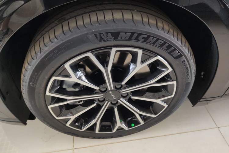 Used Zeekr 007GT 2025 Long-Range Rear-Wheel Drive Intelligent Driving Version 100 kWh Left Front Wheel Hub