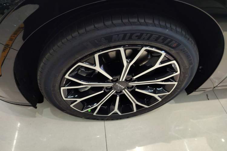Used Zeekr 007GT 2025 Rear-Drive Intelligent Driving Version 75 kWh Left Front Wheel Hub