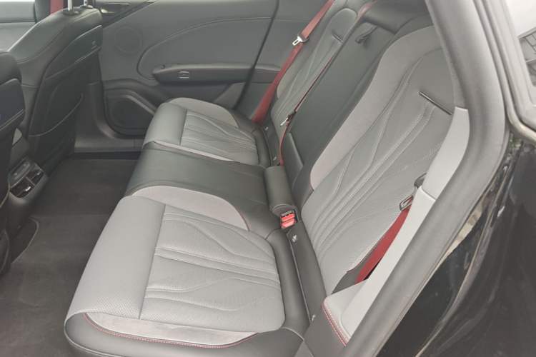 Used Zeekr 007GT 2025 Four-Wheel Drive Intelligent Driving Version 75 kWh Left Rear Seat