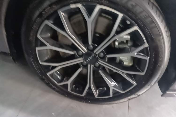 Used Zeekr 007GT 2025 Rear-Drive Intelligent Driving Version 75 kWh Right Front Wheel Hub