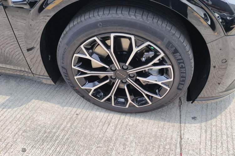 Used Zeekr 007GT 2025 Rear-Drive Intelligent Driving Version 75 kWh Right Front Wheel Hub