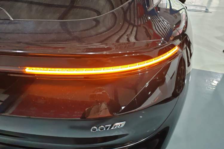 Used Zeekr 007GT 2025 Long-Range Rear-Wheel Drive Intelligent Driving Version 100 kWh Right Rear Taillight