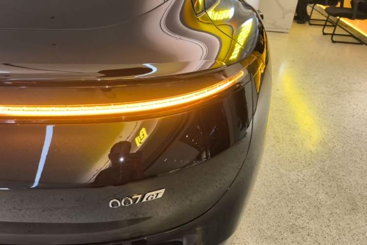 Used Zeekr 007GT 2025 Long-Range Rear-Wheel Drive Intelligent Driving Version 100 kWh Right Rear Taillight