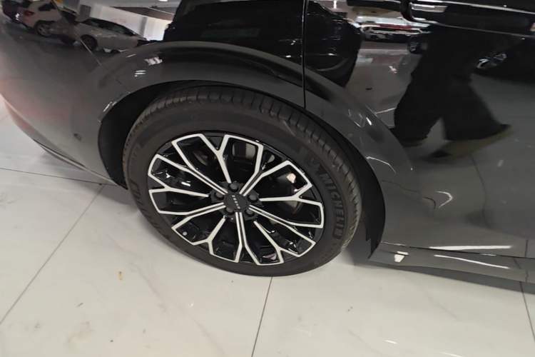 Used Zeekr 007GT 2025 Rear-Drive Intelligent Driving Version 75 kWh Right Rear Wheel Hub