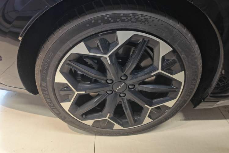 Used Zeekr 007GT 2025 Rear-Drive Intelligent Driving Version 75 kWh Right Rear Wheel Hub