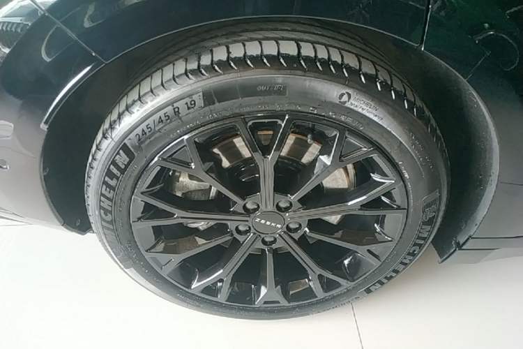 Used Zeekr 007GT 2025 Long-Range Rear-Wheel Drive Intelligent Driving Version 100 kWh Right Rear Wheel Hub