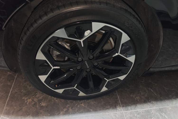 Used Zeekr 007GT 2025 Rear-Drive Intelligent Driving Version 75 kWh Right Rear Wheel Hub