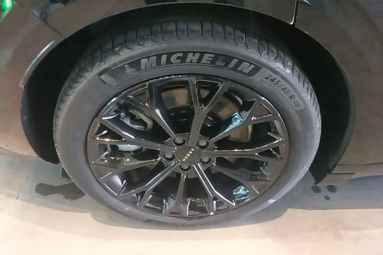 Used Zeekr 007GT 2025 Long-Range Rear-Wheel Drive Intelligent Driving Version 100 kWh Right Rear Wheel Hub
