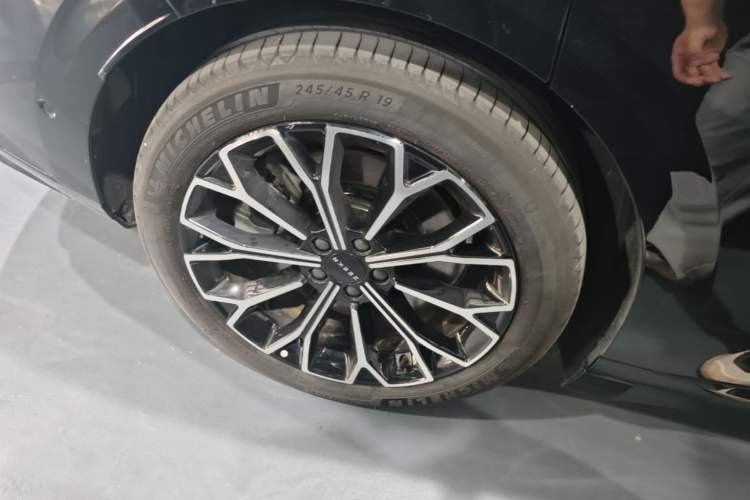 Used Zeekr 007GT 2025 Rear-Drive Intelligent Driving Version 75 kWh Right Rear Wheel Hub