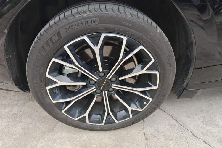Used Zeekr 007GT 2025 Four-Wheel Drive Intelligent Driving Version 75 kWh Right Rear Wheel Hub