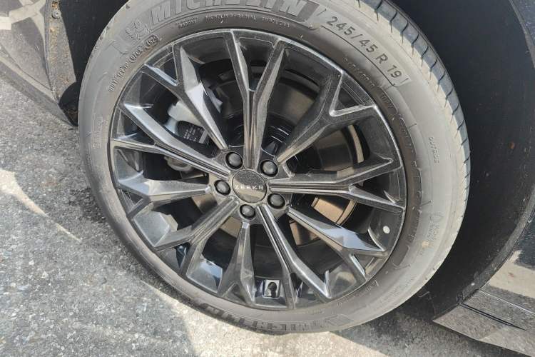 Used Zeekr 007GT 2025 Four-Wheel Drive Intelligent Driving Version 75 kWh Right Rear Wheel Hub