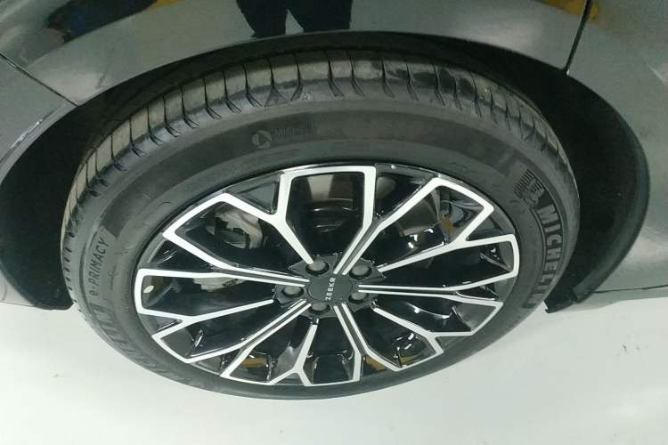 Used Zeekr 007GT 2025 Rear-Drive Intelligent Driving Version 75 kWh Right Rear Wheel Hub