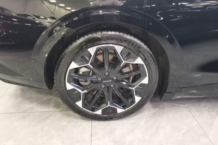 Used Zeekr 007GT 2025 Rear-Drive Intelligent Driving Version 75 kWh Right Rear Wheel Hub
