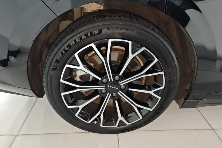 Used Zeekr 007GT 2025 Four-Wheel Drive Intelligent Driving Version 75 kWh Right Rear Wheel Hub