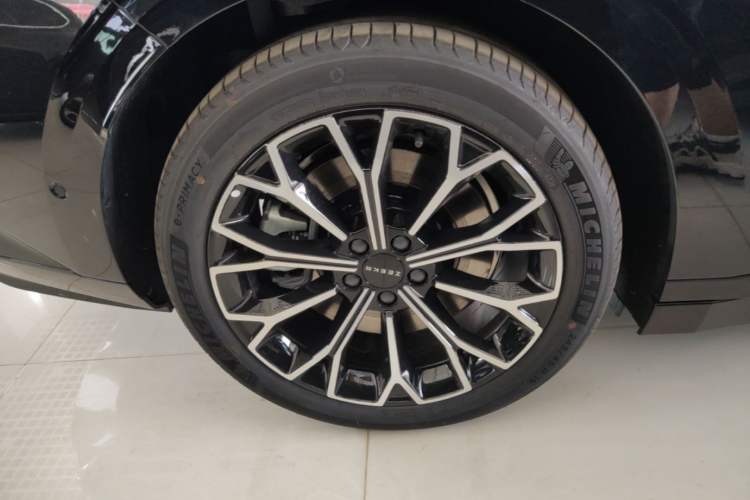 Used Zeekr 007GT 2025 Long-Range Rear-Wheel Drive Intelligent Driving Version 100 kWh Right Rear Wheel Hub