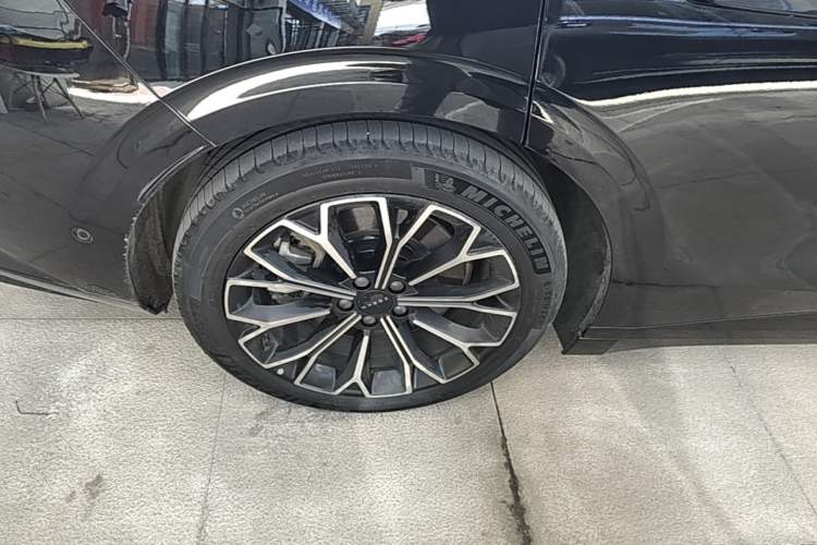Used Zeekr 007GT 2025 Long-Range Rear-Wheel Drive Intelligent Driving Version 100 kWh Right Rear Wheel Hub