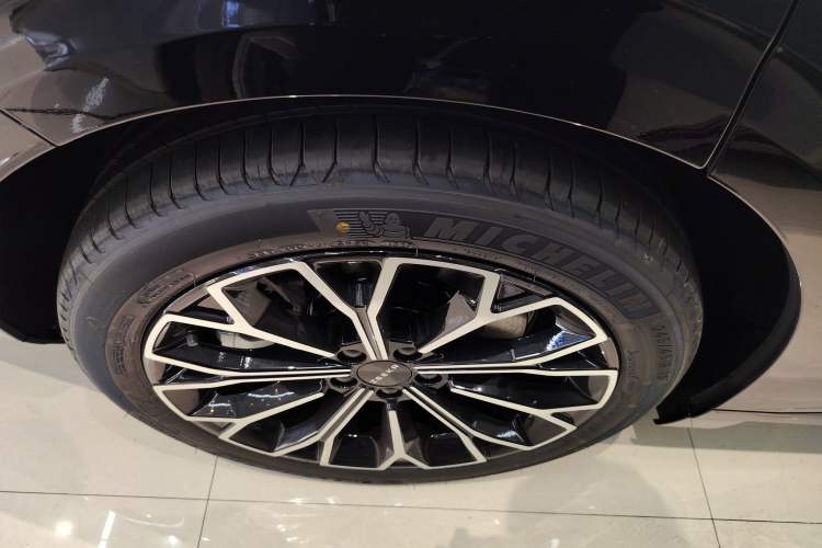 Used Zeekr 007GT 2025 Rear-Drive Intelligent Driving Version 75 kWh Right Rear Wheel Hub