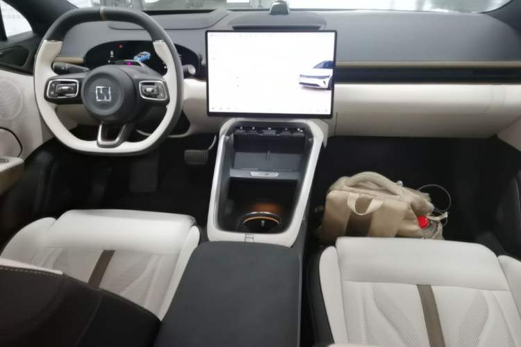 Used Zeekr 007GT 2025 Four-Wheel Drive Intelligent Driving Version 75 kWh Center Console