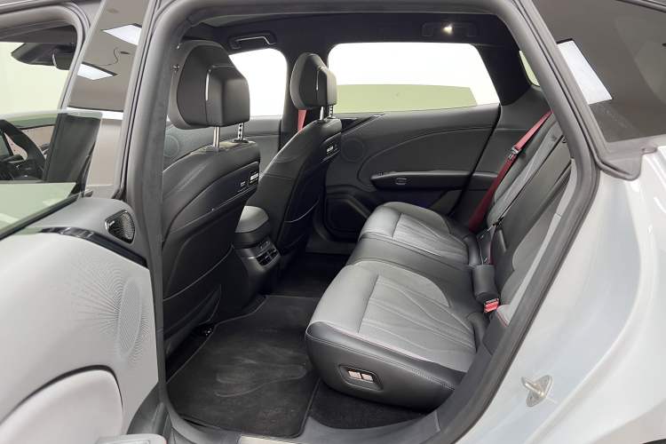 Used Zeekr 007GT 2025 Long-Range Rear-Wheel Drive Intelligent Driving Version 100 kWh Interior 3