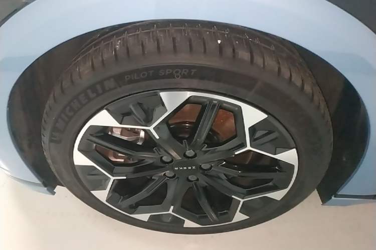 Used Zeekr 007GT 2025 Rear-Drive Intelligent Driving Version 75 kWh Left Front Wheel Hub
