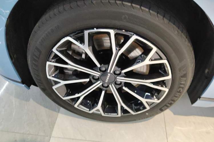 Used Zeekr 007GT 2025 Four-Wheel Drive Intelligent Driving Version 75 kWh Left Front Wheel Hub