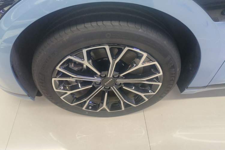 Used Zeekr 007GT 2025 Four-Wheel Drive Intelligent Driving Version 75 kWh Left Front Wheel Hub
