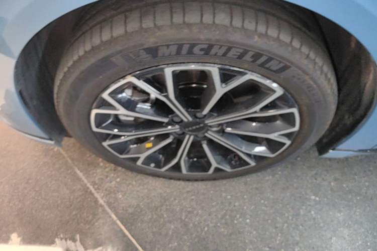 Used Zeekr 007GT 2025 Four-Wheel Drive Intelligent Driving Version 75 kWh Left Front Wheel Hub