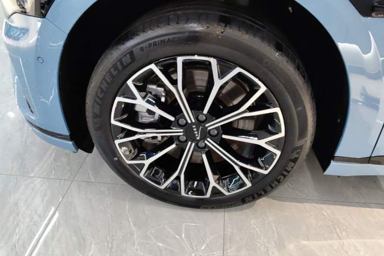 Used Zeekr 007GT 2025 Four-Wheel Drive Intelligent Driving Version 75 kWh Left Front Wheel Hub