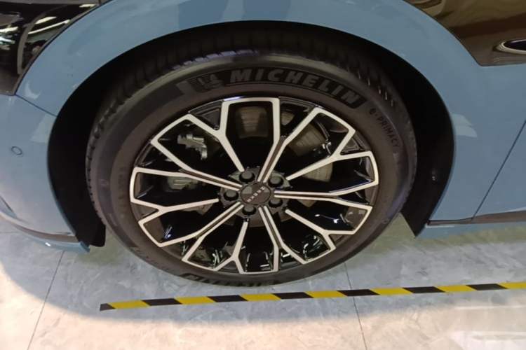 Used Zeekr 007GT 2025 Four-Wheel Drive Intelligent Driving Version 75 kWh Left Front Wheel Hub