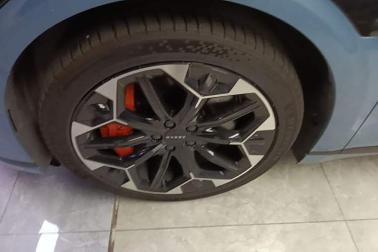 Used Zeekr 007GT 2025 Four-Wheel Drive Intelligent Driving Version 75 kWh Left Front Wheel Hub
