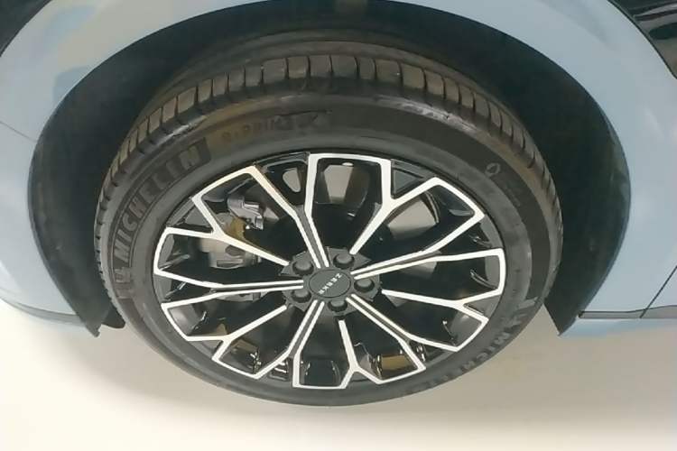Used Zeekr 007GT 2025 Four-Wheel Drive Intelligent Driving Version 75 kWh Left Front Wheel Hub