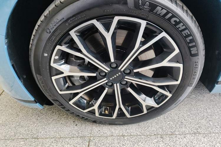 Used Zeekr 007GT 2025 Four-Wheel Drive Intelligent Driving Version 75 kWh Left Front Wheel Hub