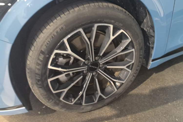 Used Zeekr 007GT 2025 Four-Wheel Drive Intelligent Driving Version 75 kWh Left Front Wheel Hub