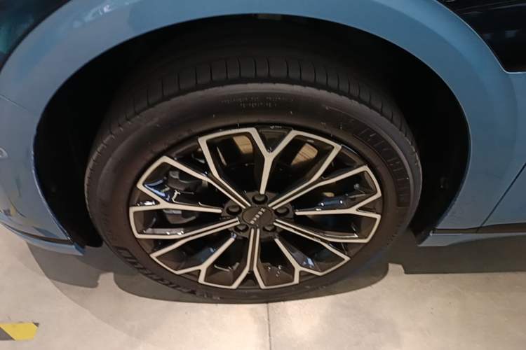 Used Zeekr 007GT 2025 Four-Wheel Drive Intelligent Driving Version 75 kWh Left Front Wheel Hub