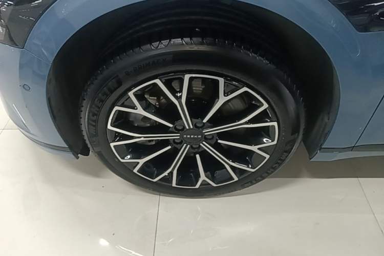 Used Zeekr 007GT 2025 Four-Wheel Drive Intelligent Driving Version 75 kWh Left Front Wheel Hub