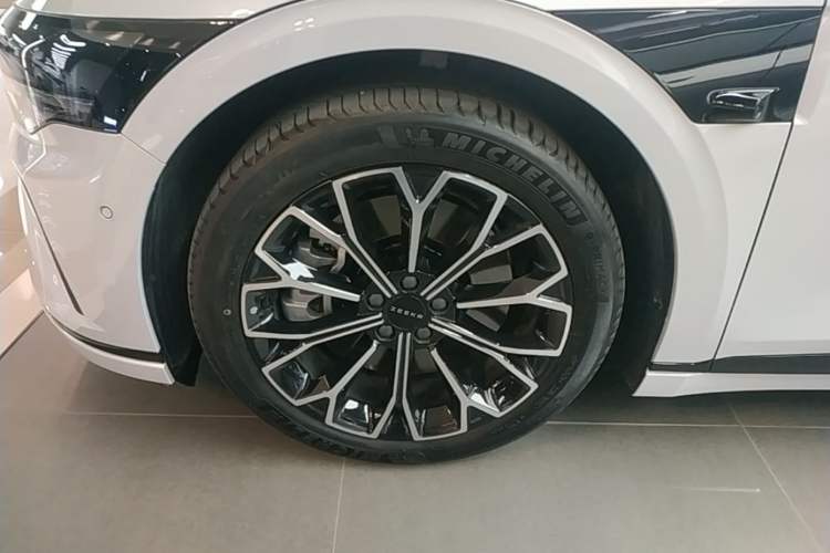 Used Zeekr 007GT 2025 Four-Wheel Drive Intelligent Driving Version 75 kWh Left Front Wheel Hub