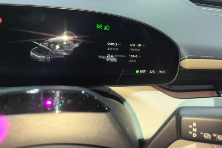 Used Zeekr 007GT 2025 Four-Wheel Drive Intelligent Driving Version 75 kWh Odometer Close Up
